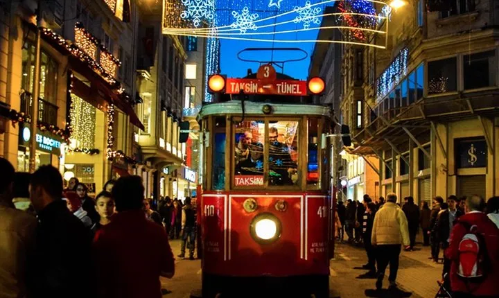 Gastronomy walking - Pera at Night