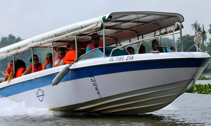 Half-day Tour to Cu Chi Tunnel with Luxury Boat and Guide