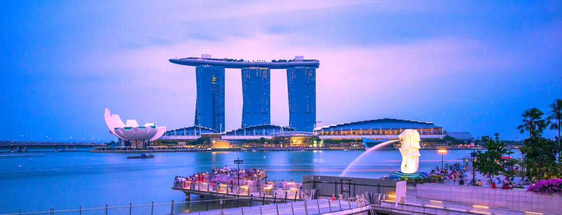 Luxurious sunset cruise in Singapore on catamaran