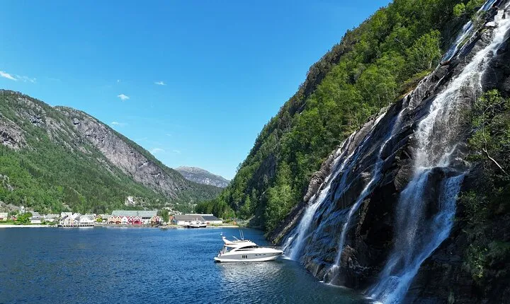 Private cruise - Fjord and waterfalls cruise to Modal- Mostraumen