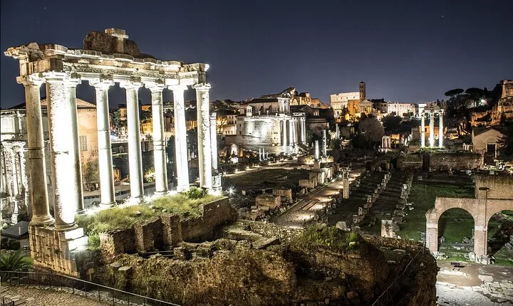 Ancient Rome by Night Tour: Capitol Forums and Colosseum Exterior