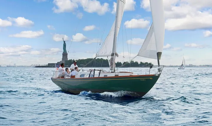 1 Hour Private Charter in New York Harbor for up to 6 people