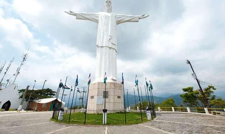 Cristo Rey, Tertulia Museum and Downtown Cali City Tour
