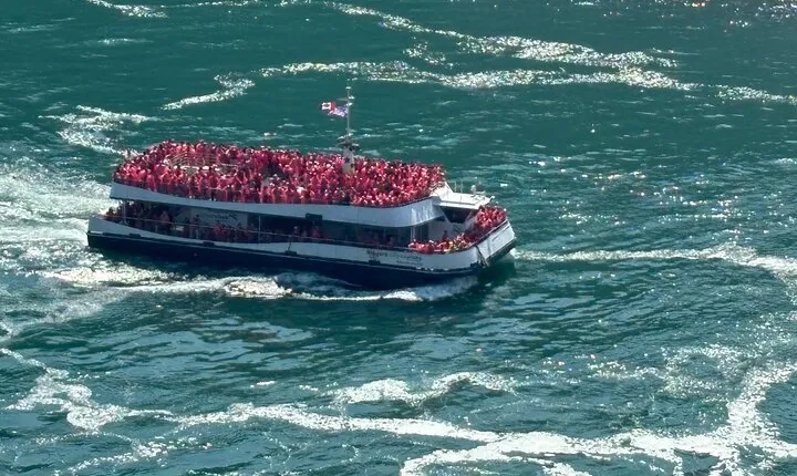 Hornblower Boat and Walking Tour of Niagara Falls