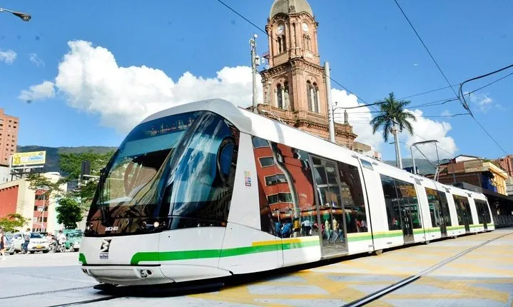 City Tour Medellin and Graffiti Tour Commune 13 - ALL INCLUSIVE - PRIVATE !!!