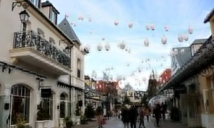 Half Day Shopping Tour with Pick up from any Paris Airport