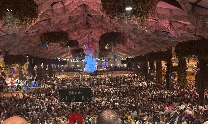 Munich: Oktoberfest Lunch/Dinner table reservation big beer tent