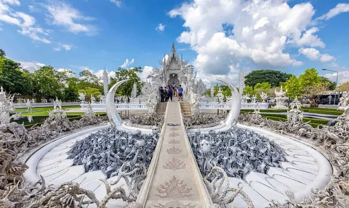 Chiang Mai White and Blue Temple Black Museum and Golden Triangle