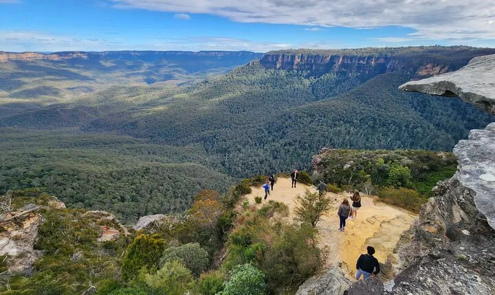 Blue Mountains Small Group tour with waterfall walk & fresh Lunch