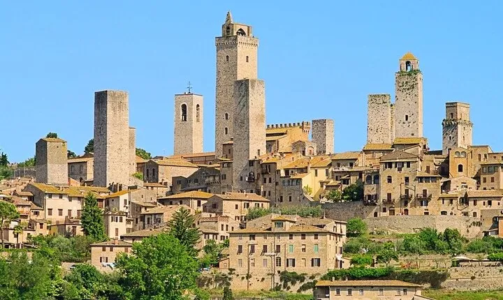 PRIVATE TRANSFER from Siena to Florence with stop in S Gimignano & Monteriggioni