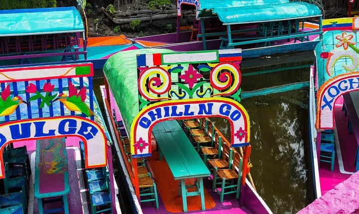 Floating adventure in Xochimilco