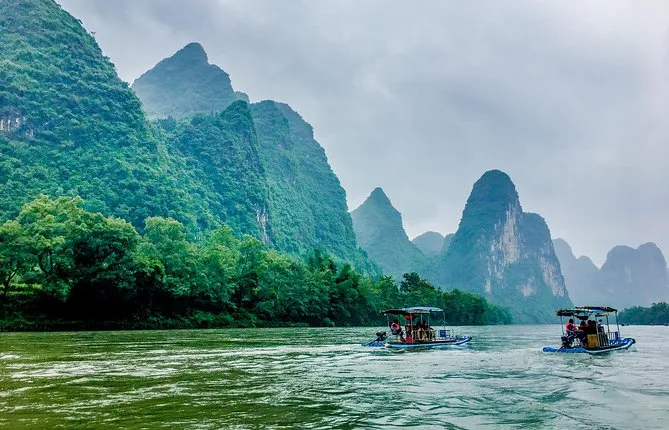 Private Bamboo Rafting down the Li River & Countryside Bike tour in Yangshuo