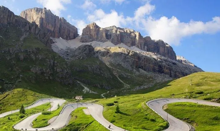 BIKE TOUR ON THE DOLOMITES - SELLA RONDA: Passo Pordoi-Sella-Gardena-Campolongo