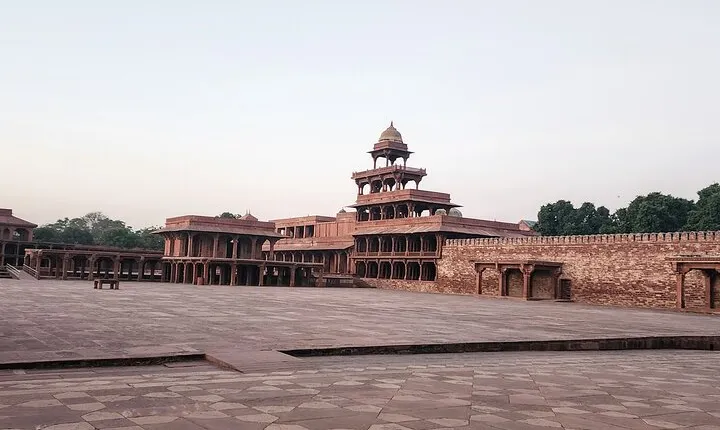 Fatehpur Sikri Sunrise Tour from Agra by Car