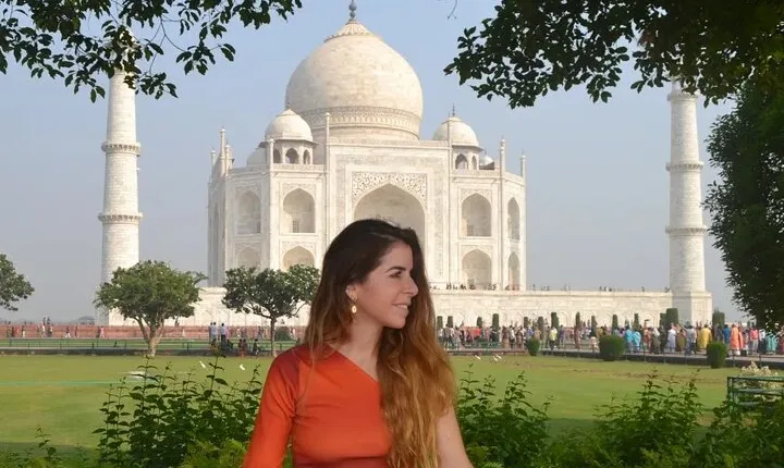 From Delhi: Taj Mahal, Agra Fort & Mankameshwar Temple 