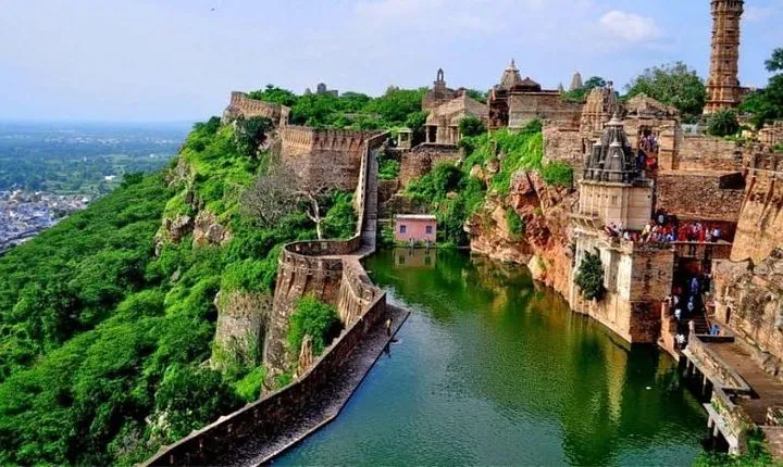 7 Nights 8 Days tour of Forts, Palaces and Stepped Wells