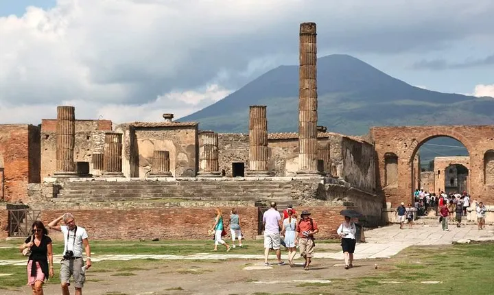 Pompeii & Herculaneum - Skip the line from Sorrento