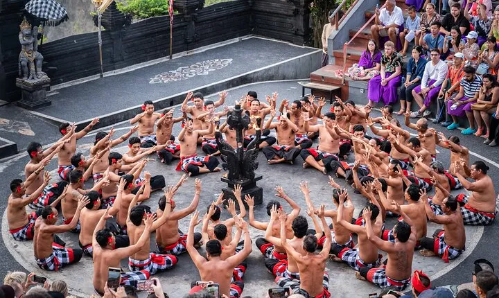 Bali: Sunset, Uluwatu Temple and Kecak Fire Dance Tour