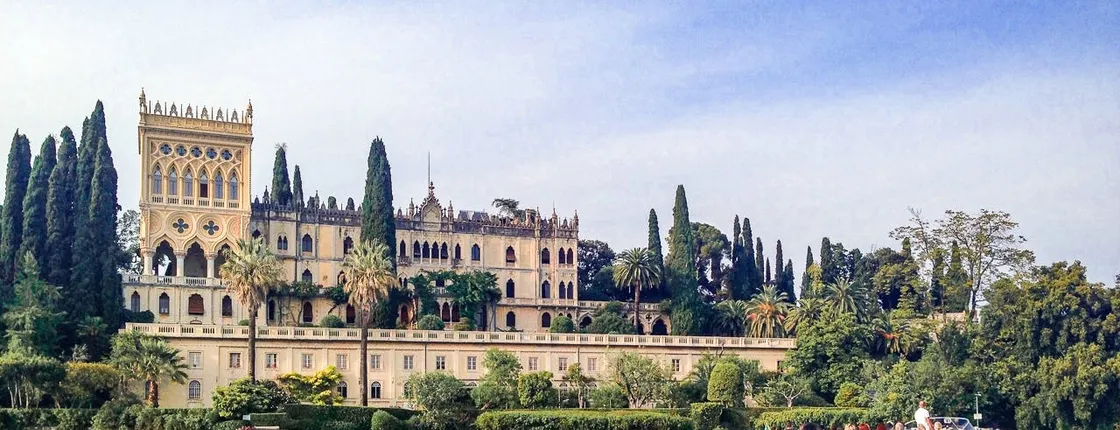 Private Boat Tour from Saló to Isola del Garda with Toast