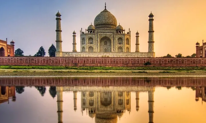 Private All-Inclusive Taj and agra fort express visits from Delhi