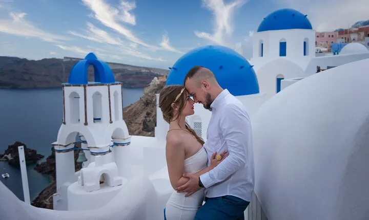 photoshoot in Santorini Oia
