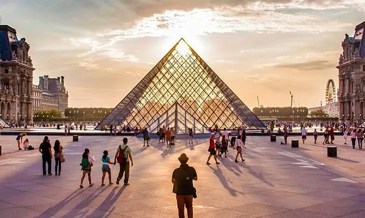 OT Paris Louvre Museum Small Group Tour: Highlights of a world-famous palace