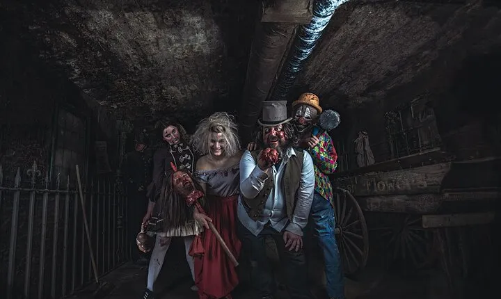 London Bridge Experience and Tombs