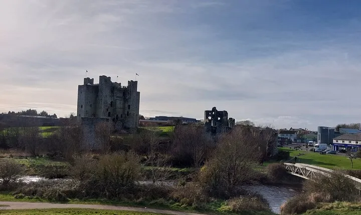  Sean's Bar, Clonmacnoise, Athlone & Trim Castle from Dublin 