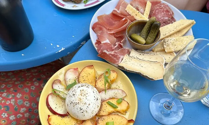 2-Hour Foodie Tour with 10 Tastings in Aix-en-Provence