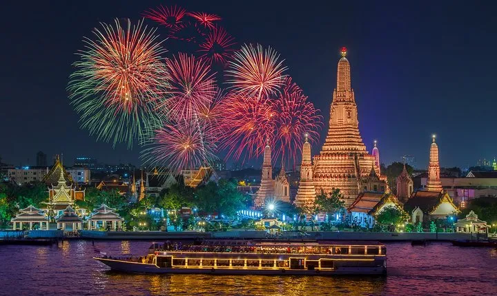 2-Hour Luxury Bangkok Royal Princess Dinner Cruise