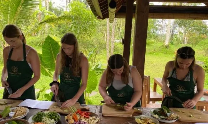 Balinese Cooking Class and visit Balinese house - all inclusive 