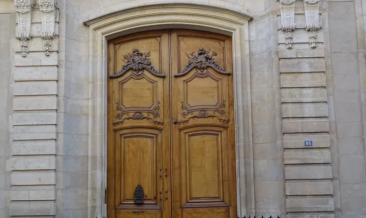 Intouchables Movie Locations Tour in Paris with Local Guide