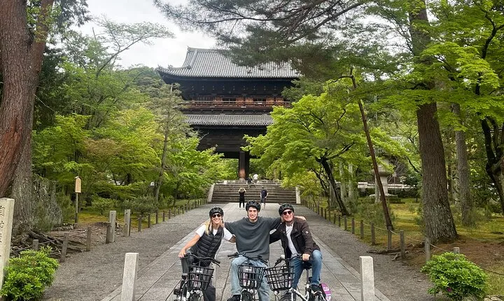 FIRST TIME in Kyoto? Let our E-BIKE private tour lead you!