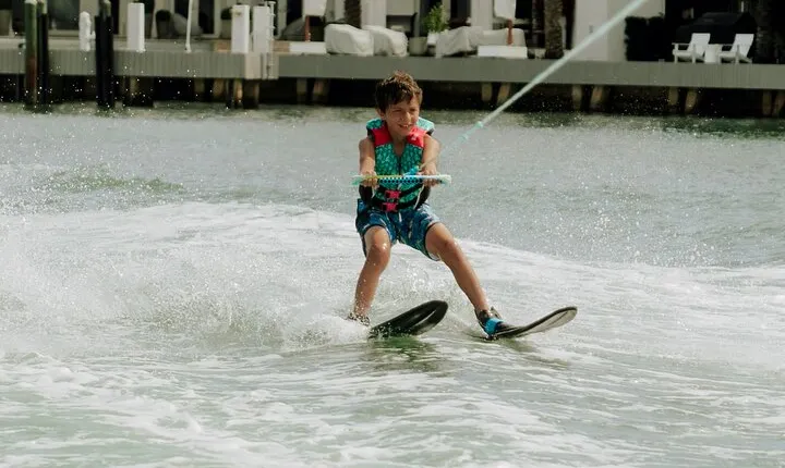 One Hour Waterskiing Lesson: Ultimate Miami Thrills