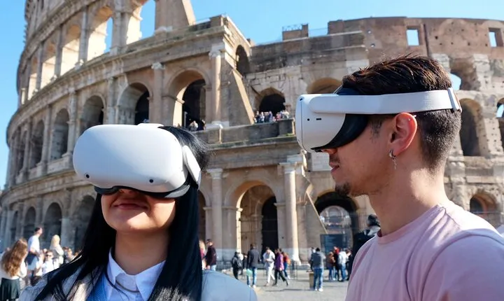 Colosseum and Roman Forum with Virtual Reality Experience