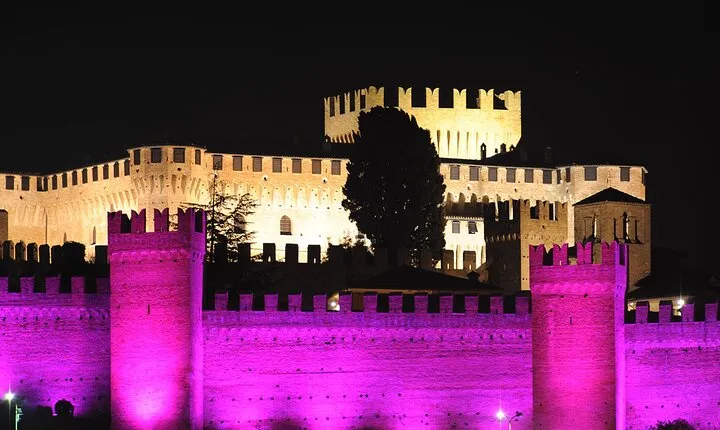 2 hours group walking tour of Gradara with access to its mighty fortress