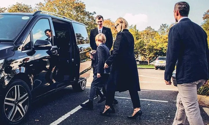 Private transfer: Charles de Gaulle Airport (CDG) to Paris VAN up to 8 PAX