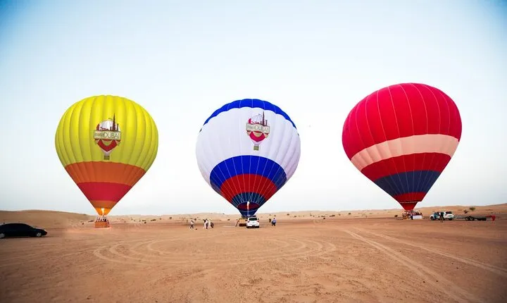 Hot Air Balloon Ride With Gourmet Breakfast and Falcon Show