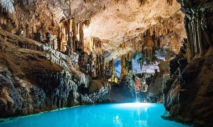 Sightseeing all-inclusive Small Group Tour to Jeita Grotto, Harissa and Byblos
