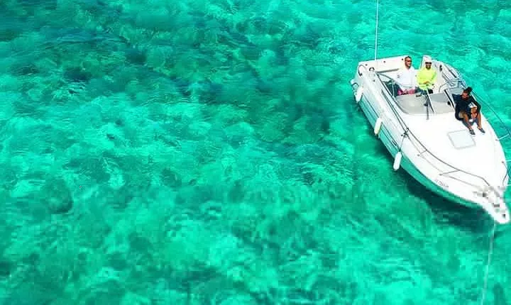 Roatan VIP Private Yacht Snorkeling Adventure