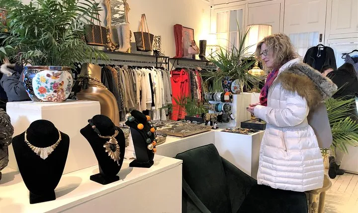 Small-Group Vintage Fashion Shopping Tour with a Style Coach