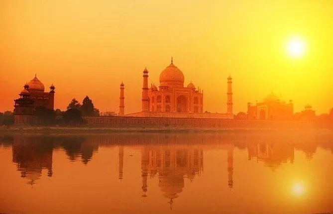Private Sunrise Taj Mahal Tour From Delhi