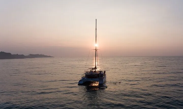 Whale Watching Boat Tour in Mirissa