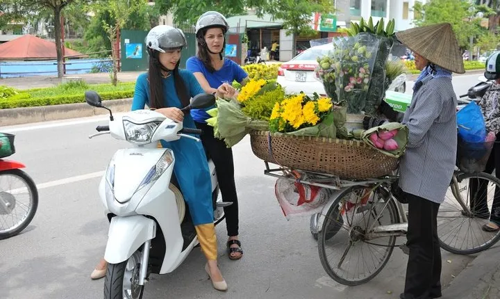 Half day Hanoi Classic on Motorbike