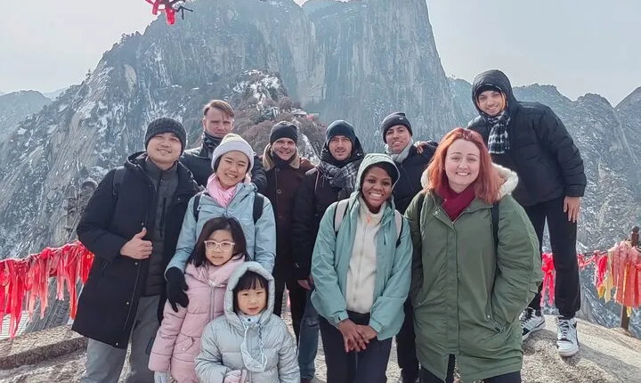 Private Day Tour: Mountain Huashan with Local Food
