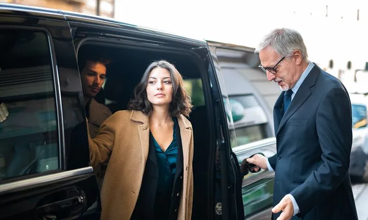 Private Taxi Transfer from London to Luton Airport