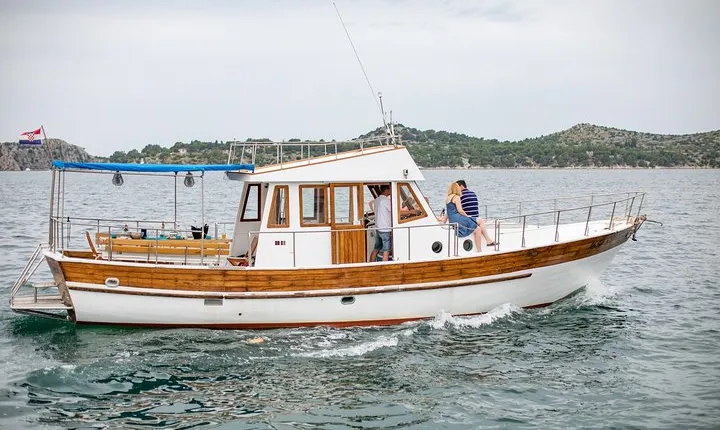 Private Gourmet Boat tour to island of Love