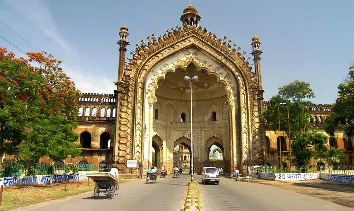 Affordable transfer from Agra to Lucknow