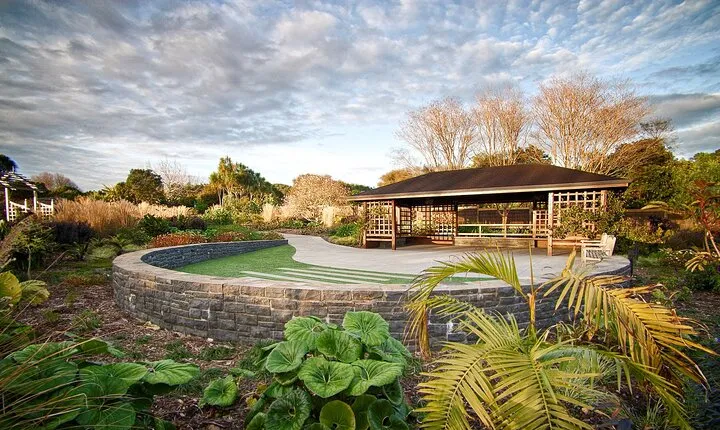 Full Day Private Garden and Sculpture Tour in Auckland