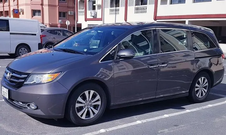 8 Seater Luxury Car / Minivan With Driver - Half/Full Day Dubai ONLY